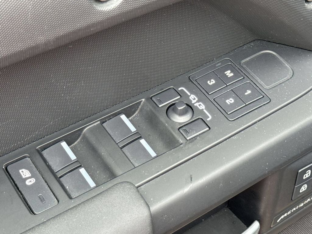 2025 Land Rover Defender 110 S