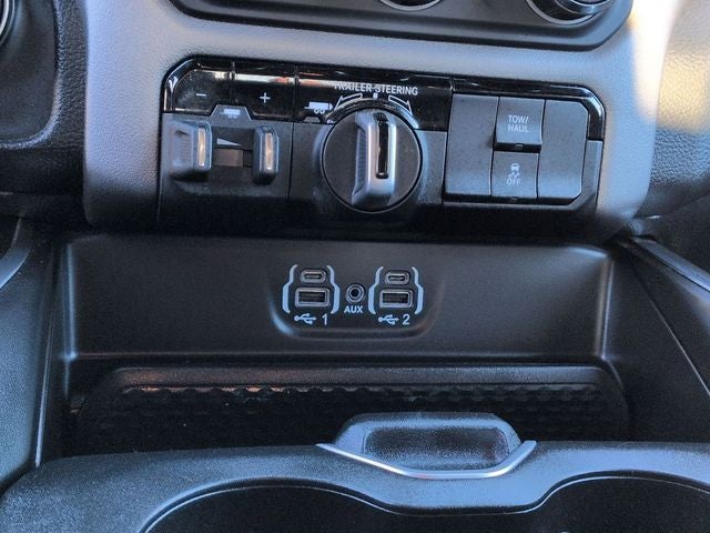 2024 RAM 1500 Big Horn Crew Cab 4x4 5'7' Box