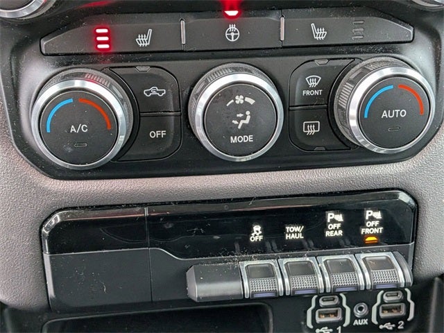 2020 RAM 1500 Big Horn Crew Cab 4x4 5'7' Box