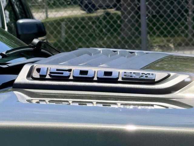 2020 RAM 1500 Laramie Crew Cab 4x4 5'7' Box