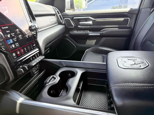 2020 RAM 1500 Laramie Crew Cab 4x4 5'7' Box
