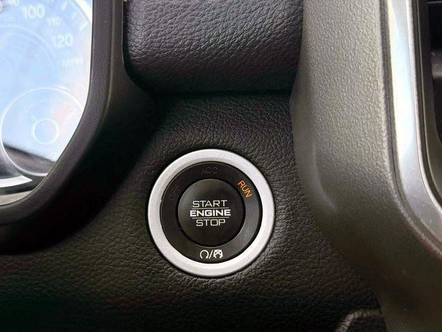 2020 RAM 1500 Laramie Crew Cab 4x4 5'7' Box