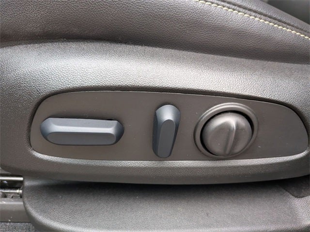 2023 Chevrolet Traverse FWD LT Leather