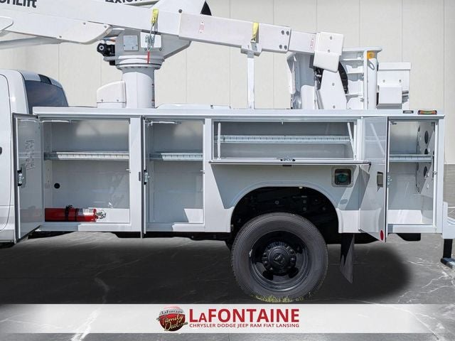 2025 RAM Ram 5500 Chassis Cab RAM 5500 TRADESMAN CHASSIS CREW CAB 4X4 84' CA