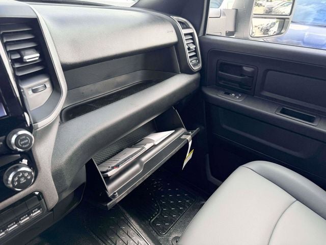 2026 RAM Ram 5500 Chassis Cab RAM 5500 TRADESMAN CHASSIS CREW CAB 4X4 84' CA