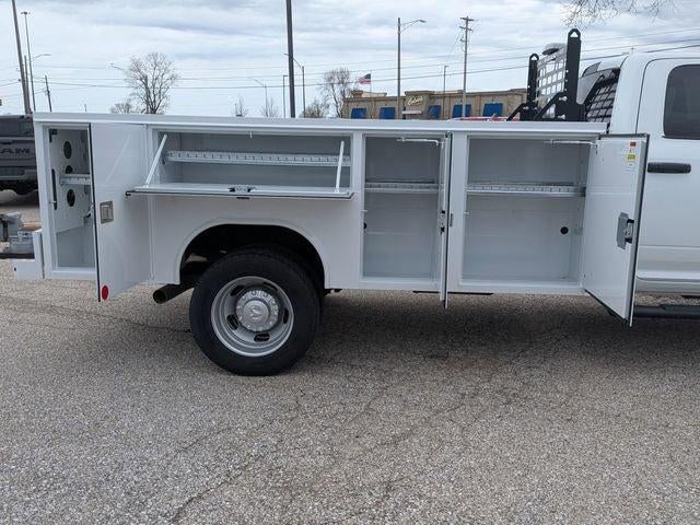 2026 RAM Ram 5500 Chassis Cab RAM 5500 TRADESMAN CHASSIS CREW CAB 4X4 84' CA