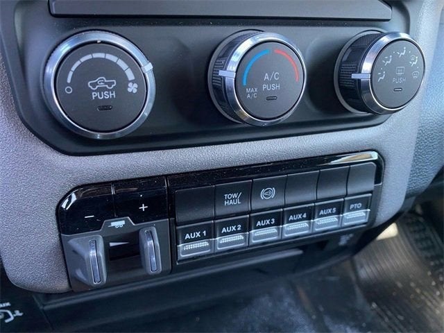 2024 RAM Ram 3500 Chassis Cab RAM 3500 TRADESMAN CHASSIS REGULAR CAB 4X4 60' CA