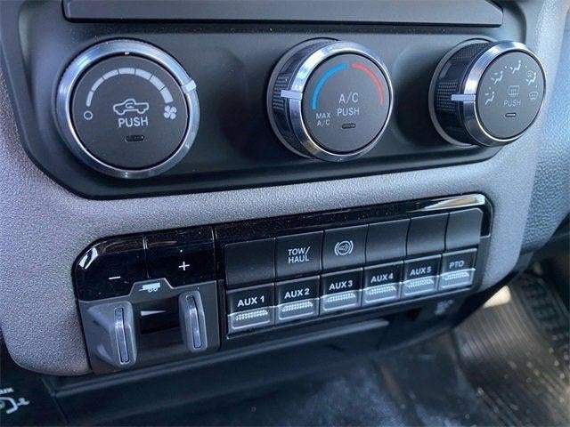 2024 RAM Ram 3500 Chassis Cab RAM 3500 TRADESMAN CHASSIS REGULAR CAB 4X4 60' CA