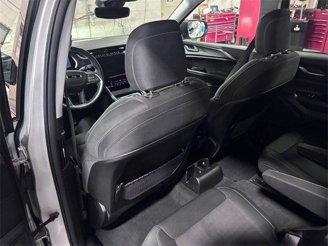 2023 Jeep Grand Cherokee L Laredo 4x4