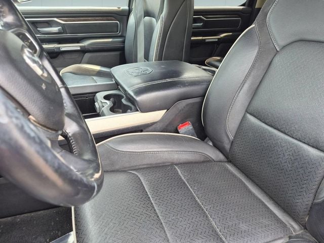 2020 RAM 1500 Laramie Crew Cab 4x4 5'7' Box