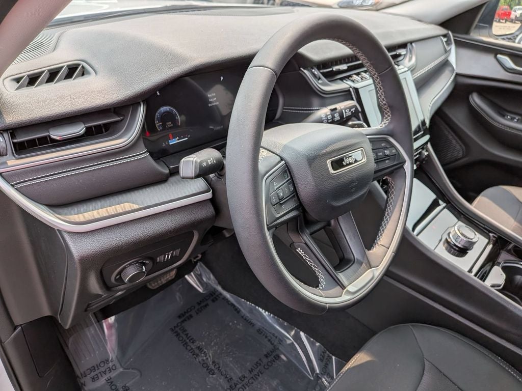 2023 Jeep Grand Cherokee Laredo 4x4