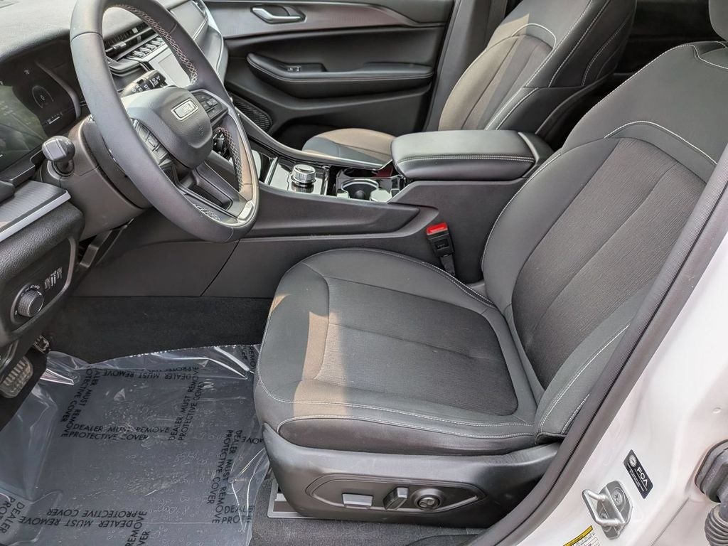 2023 Jeep Grand Cherokee Laredo 4x4