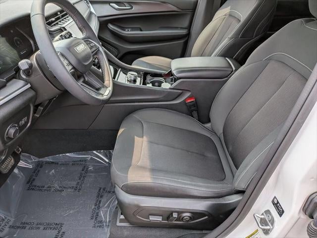 2023 Jeep Grand Cherokee Laredo 4x4