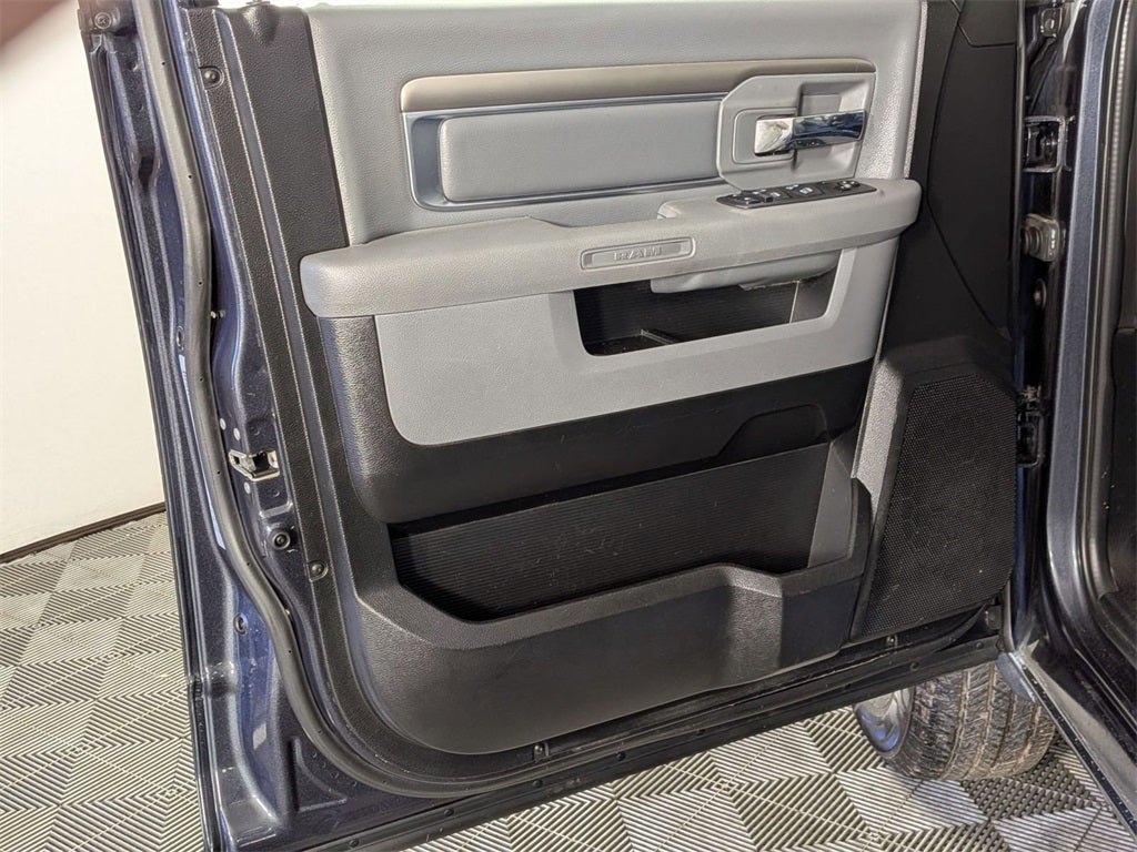 2020 RAM 1500 Classic SLT Crew Cab 4x4 6'4' Box