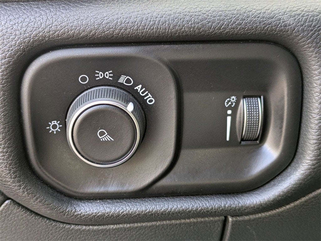 2024 RAM 1500 Laramie Crew Cab 4x4 5'7' Box