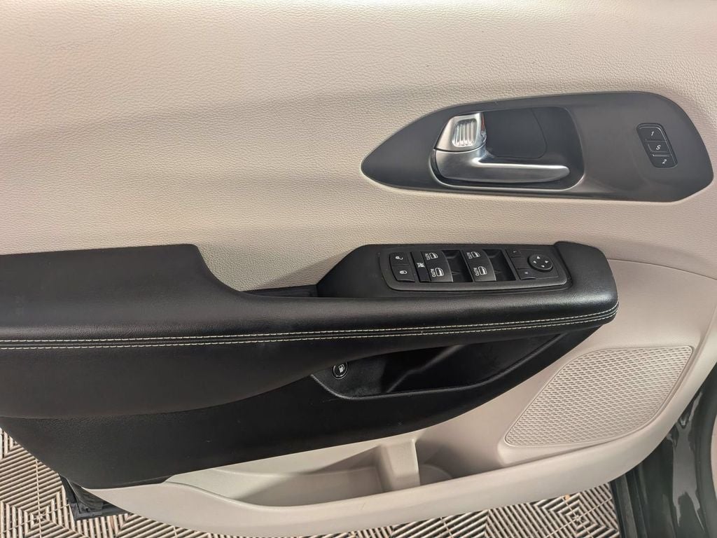 2022 Chrysler Pacifica Hybrid Touring L