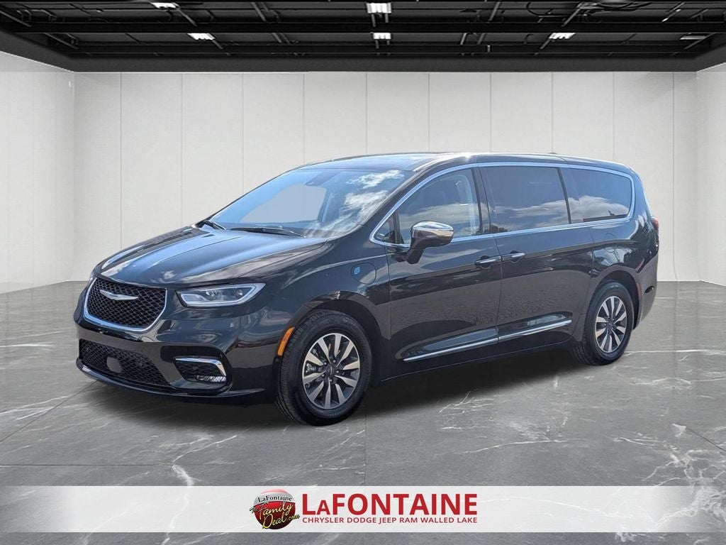 2022 Chrysler Pacifica Hybrid Touring L