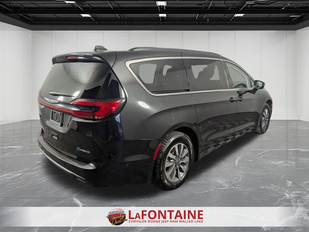2022 Chrysler Pacifica Hybrid Touring L