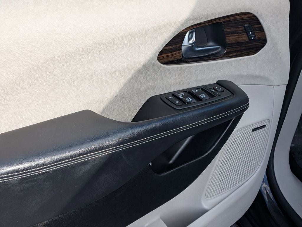 2022 Chrysler Pacifica Hybrid Touring L