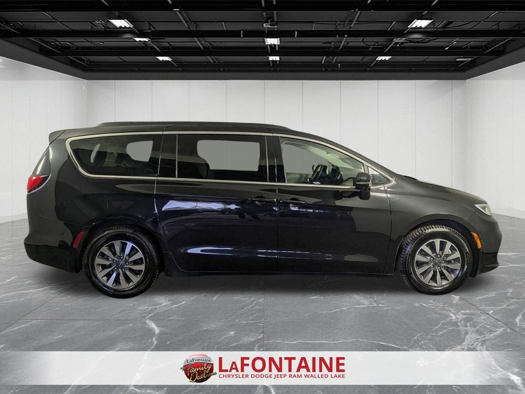 2022 Chrysler Pacifica Hybrid Touring L