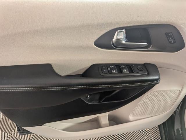 2022 Chrysler Pacifica Hybrid Touring L