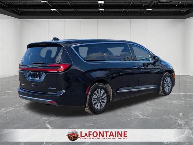 2022 Chrysler Pacifica Hybrid Touring L