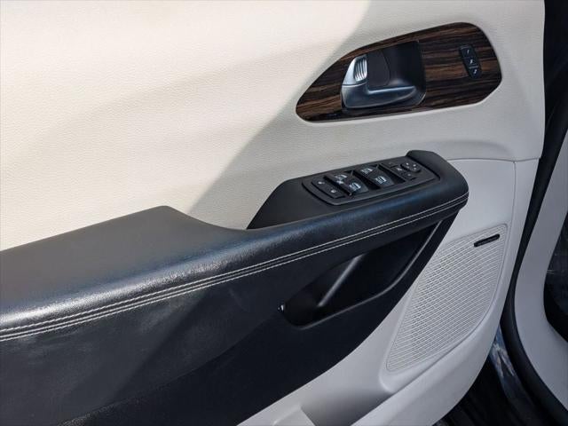 2022 Chrysler Pacifica Hybrid Touring L