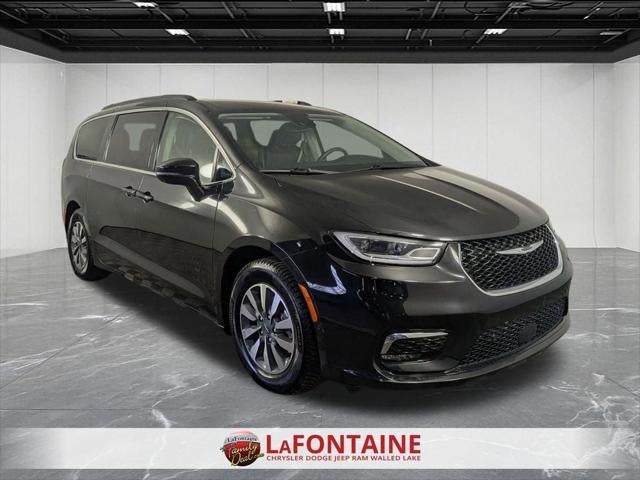 2022 Chrysler Pacifica Hybrid Touring L