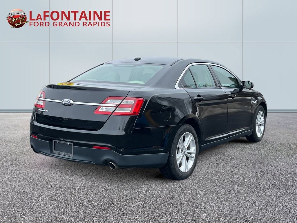 2017 Ford Taurus SE