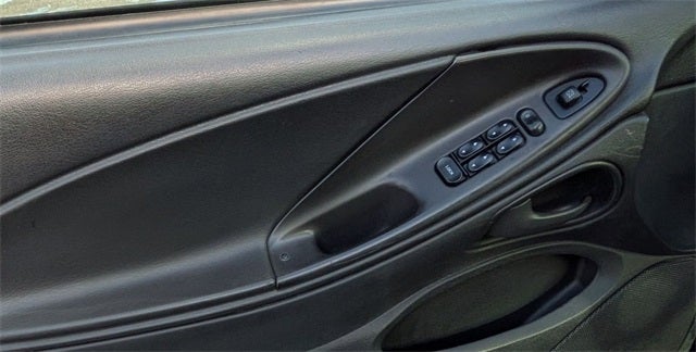 2004 Ford Mustang V6 Deluxe