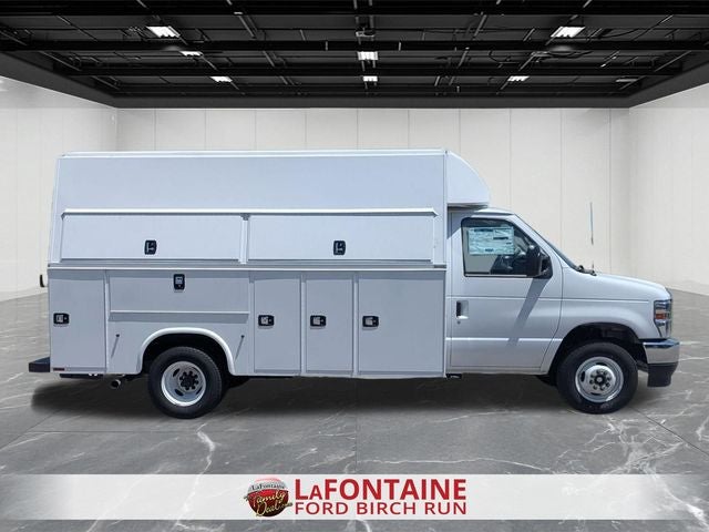 2026 Ford E-450SD Base