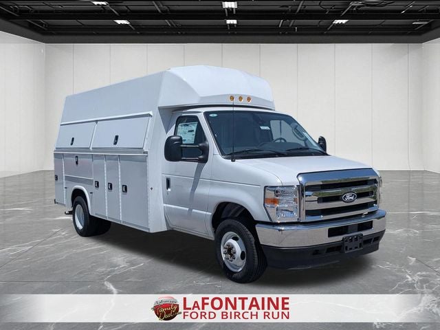 2026 Ford E-450SD Base