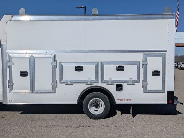 2026 Ford E-450SD Base