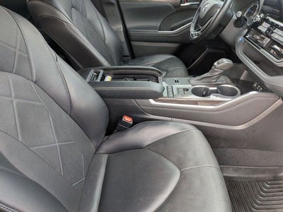 2022 Toyota Highlander Platinum