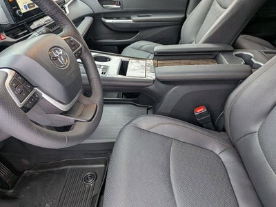 2025 Toyota SIENNA PLT AWD Platinum 7 Passenger