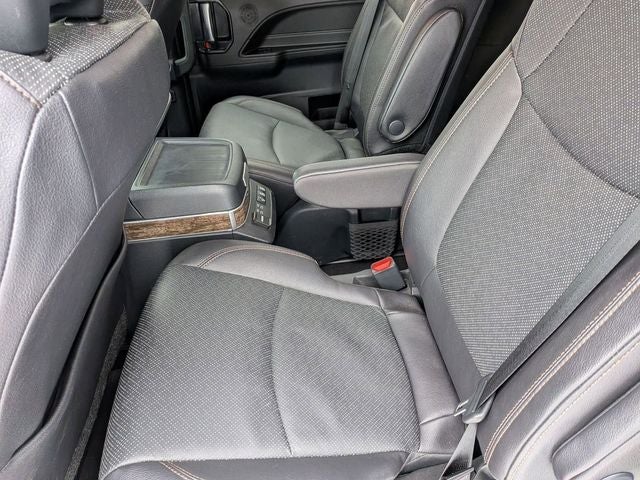 2025 Toyota SIENNA PLT AWD Platinum 7 Passenger