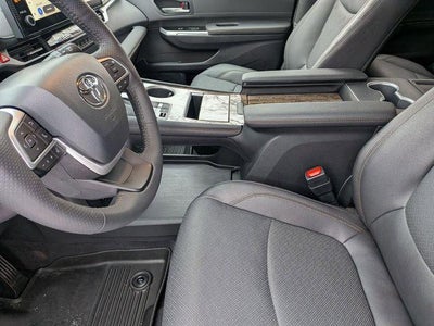 2025 Toyota SIENNA PLT AWD Platinum 7 Passenger