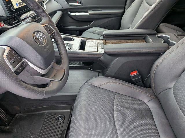2025 Toyota SIENNA PLT AWD Platinum 7 Passenger