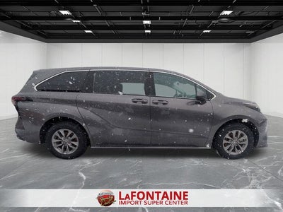 2024 Toyota SIENNA LE LE 8 Passenger