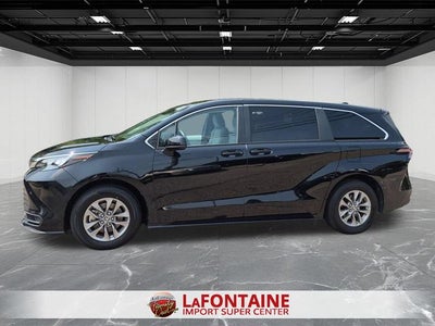 2025 Toyota Sienna LE 8 Passenger