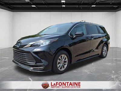 2025 Toyota Sienna LE 8 Passenger