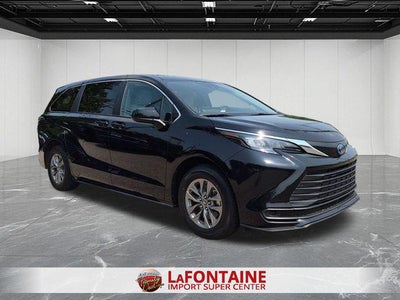 2025 Toyota Sienna LE 8 Passenger