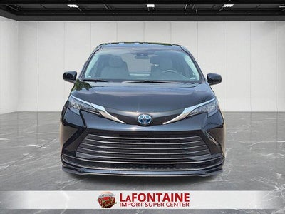 2025 Toyota Sienna LE 8 Passenger