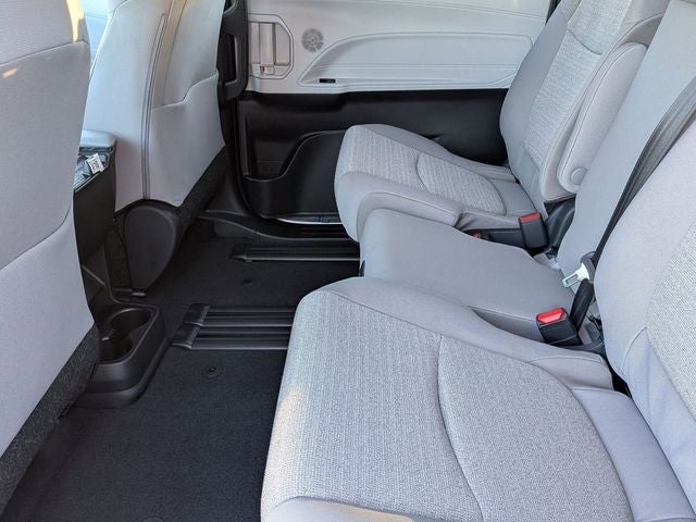 2026 Toyota Sienna LE 8 Passenger