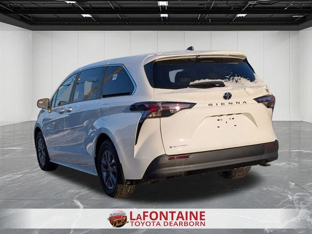 2026 Toyota Sienna LE 8 Passenger