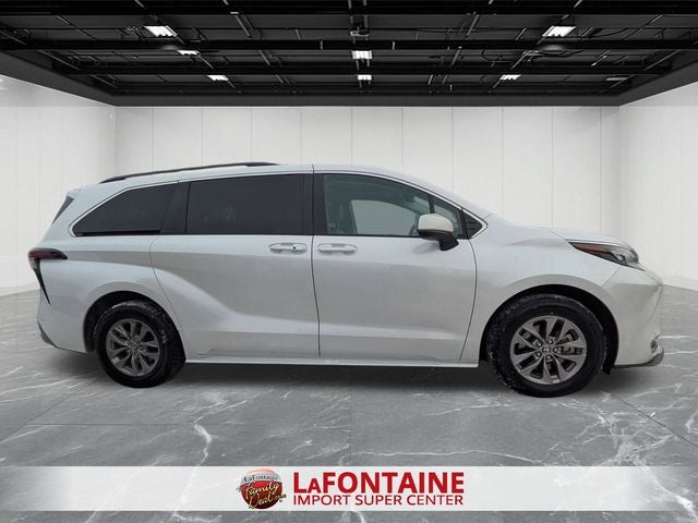 2024 Toyota SIENNA XLE XLE 8 Passenger