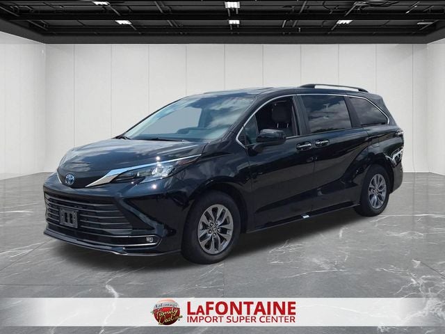 2025 Toyota Sienna XLE 8 Passenger