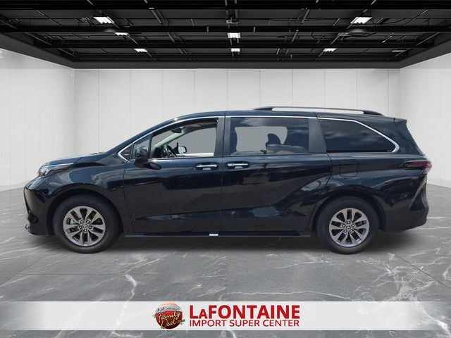 2025 Toyota Sienna XLE 8 Passenger