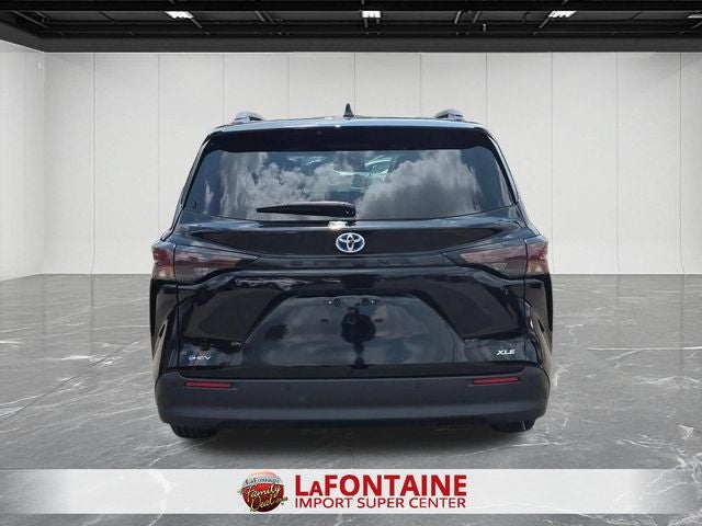 2025 Toyota Sienna XLE 8 Passenger