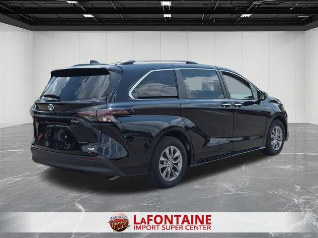 2025 Toyota Sienna XLE 8 Passenger